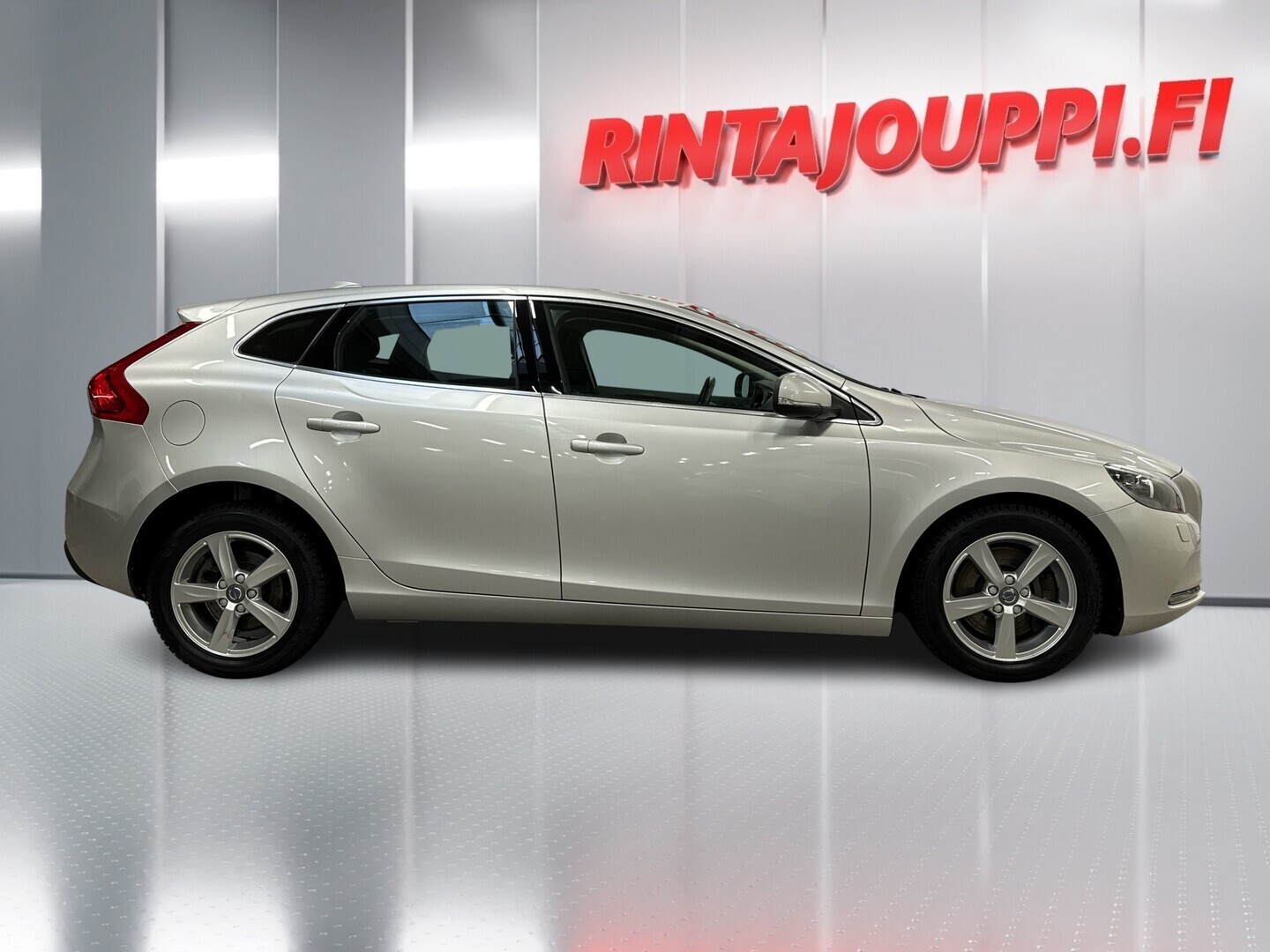VOLVO V40 2016