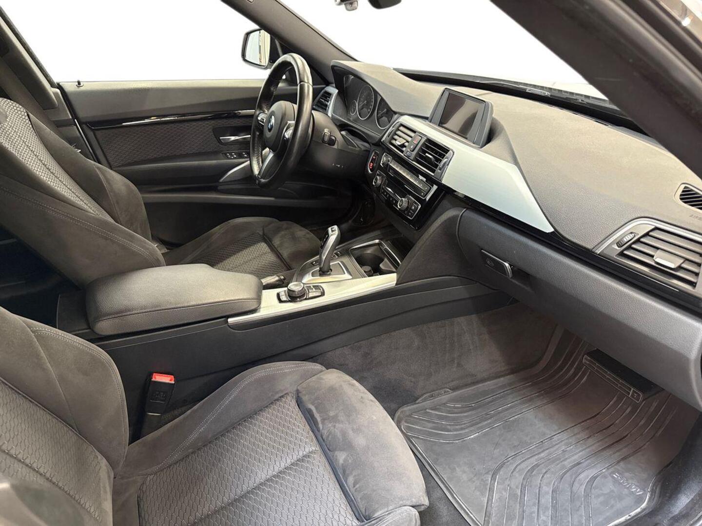 BMW 318 Gran Turismo 2016