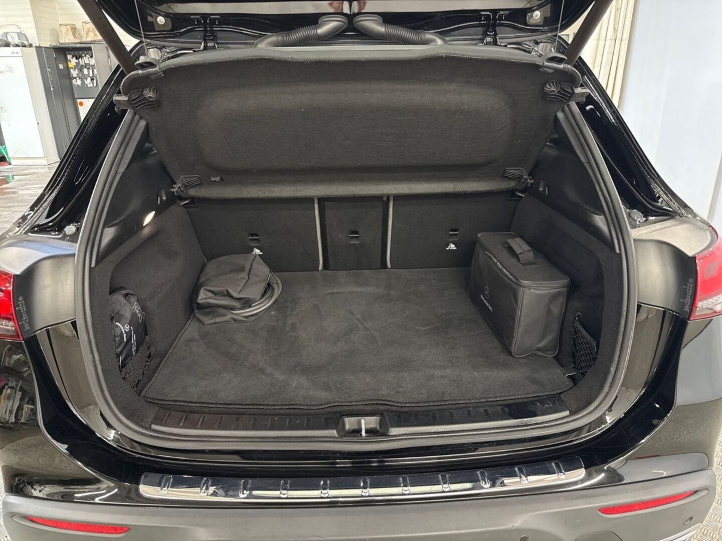 MERCEDES-BENZ EQA 2022