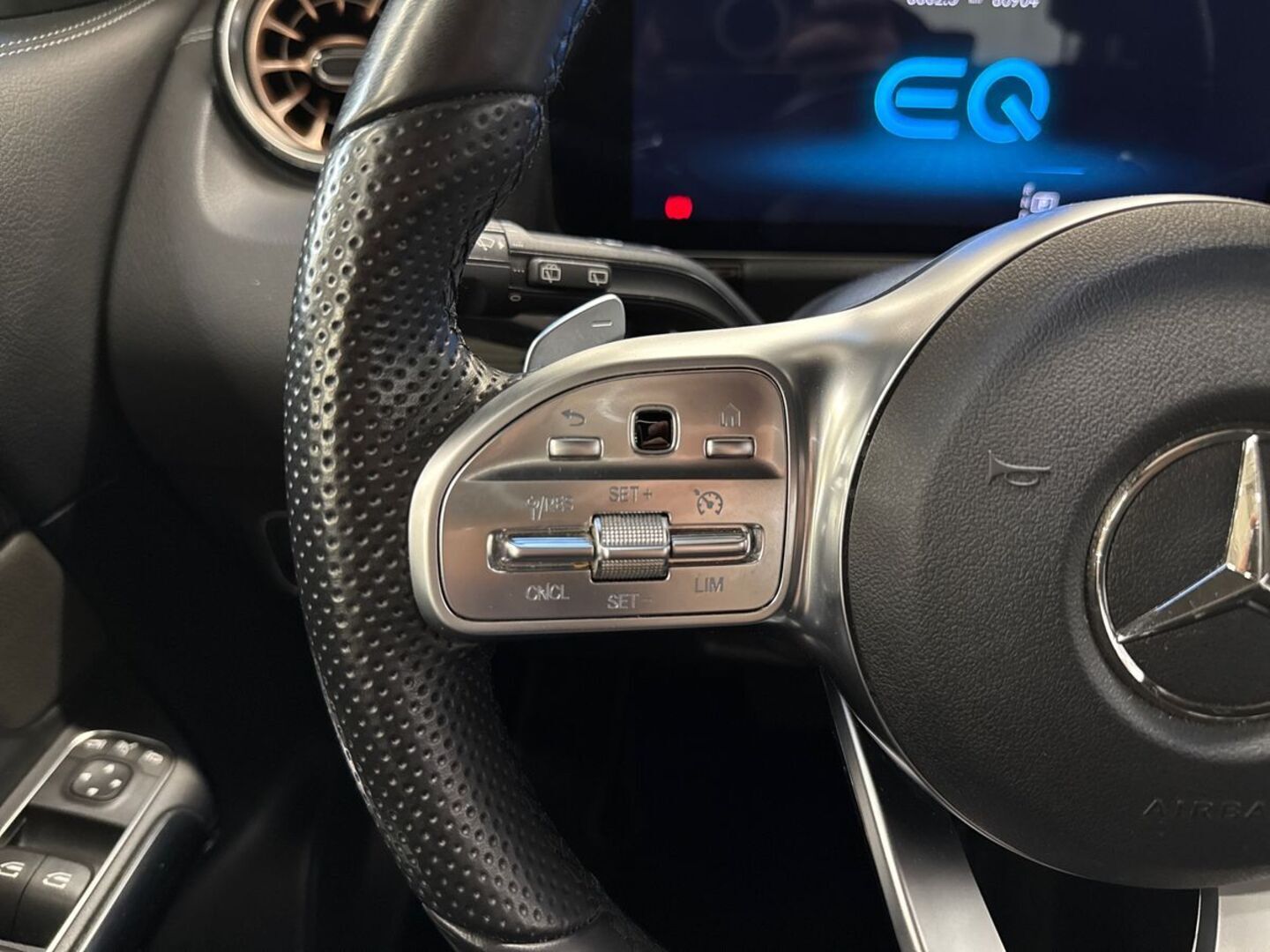 MERCEDES-BENZ EQA 2022