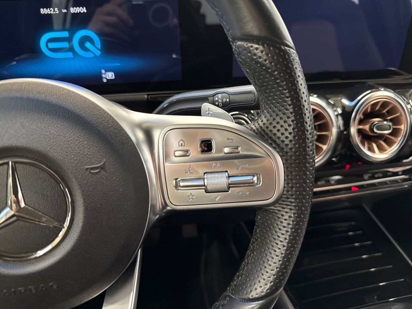 MERCEDES-BENZ EQA 2022