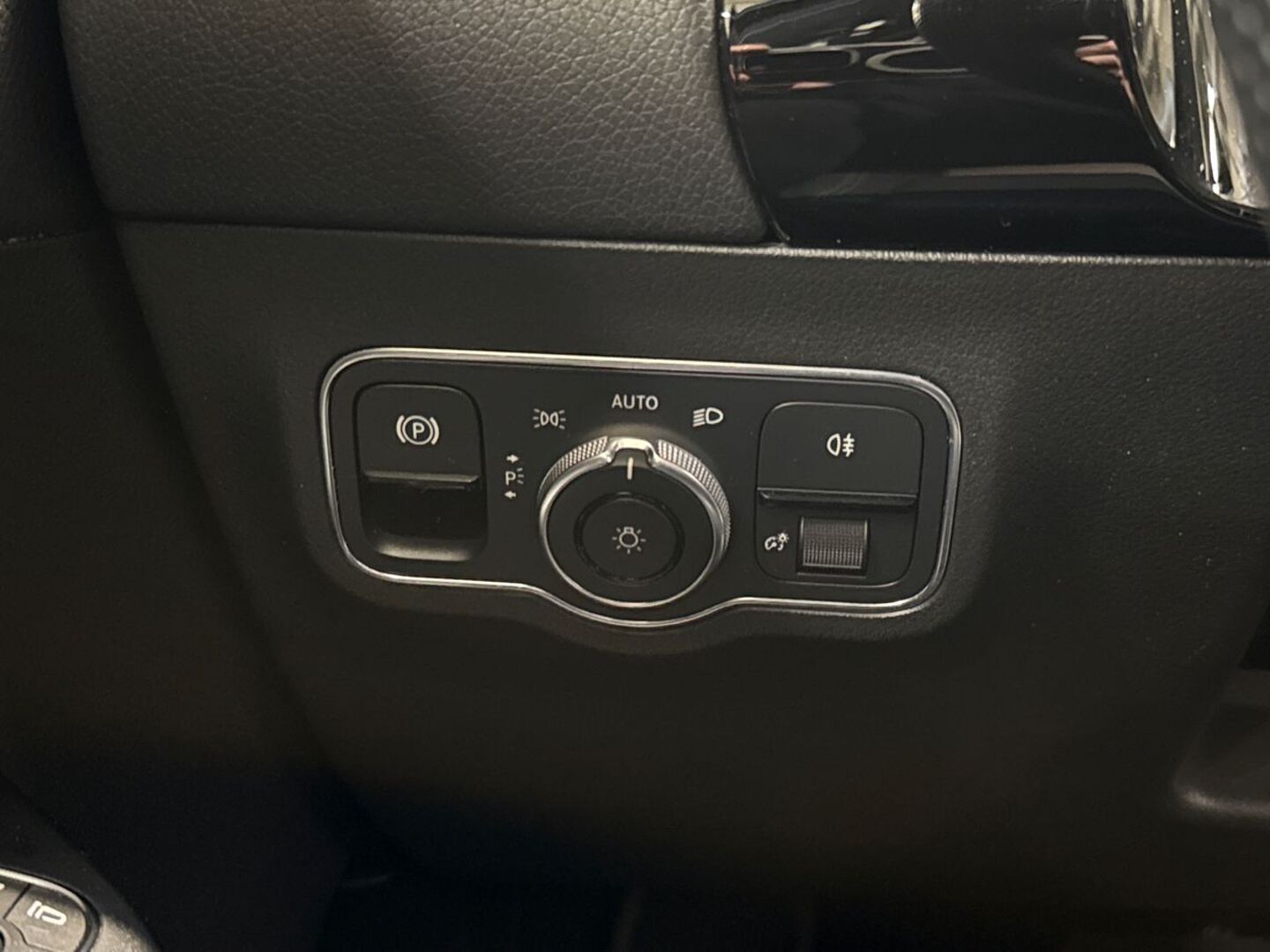 MERCEDES-BENZ EQA 2022