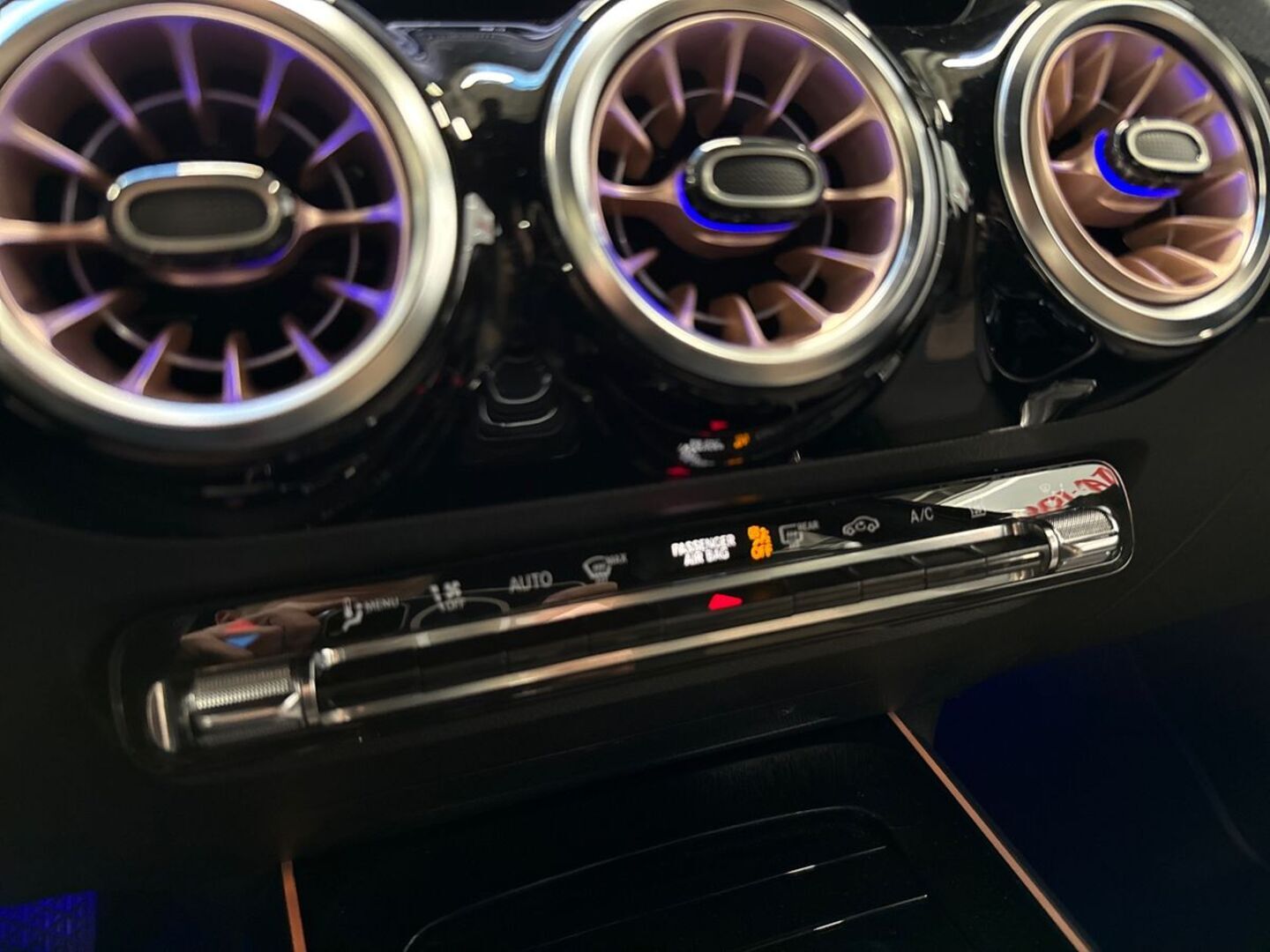 MERCEDES-BENZ EQA 2022