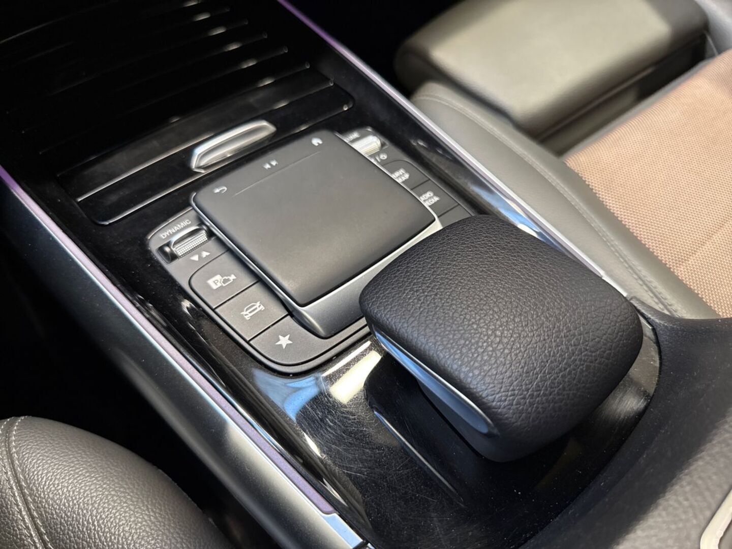 MERCEDES-BENZ EQA 2022