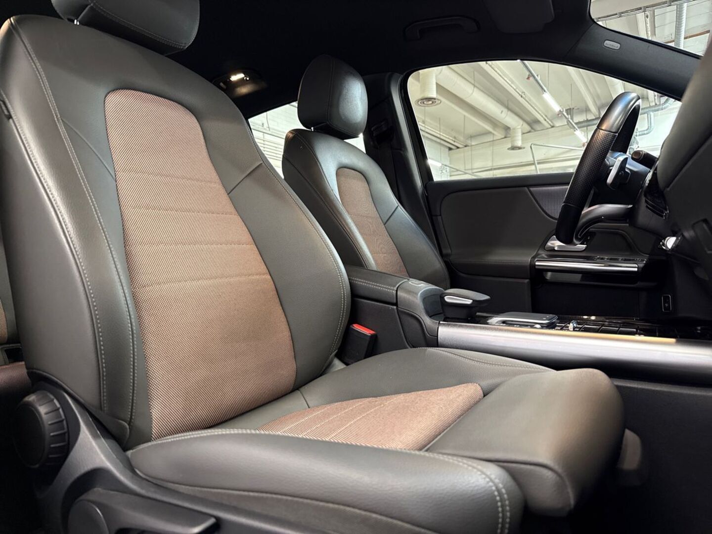 MERCEDES-BENZ EQA 2022