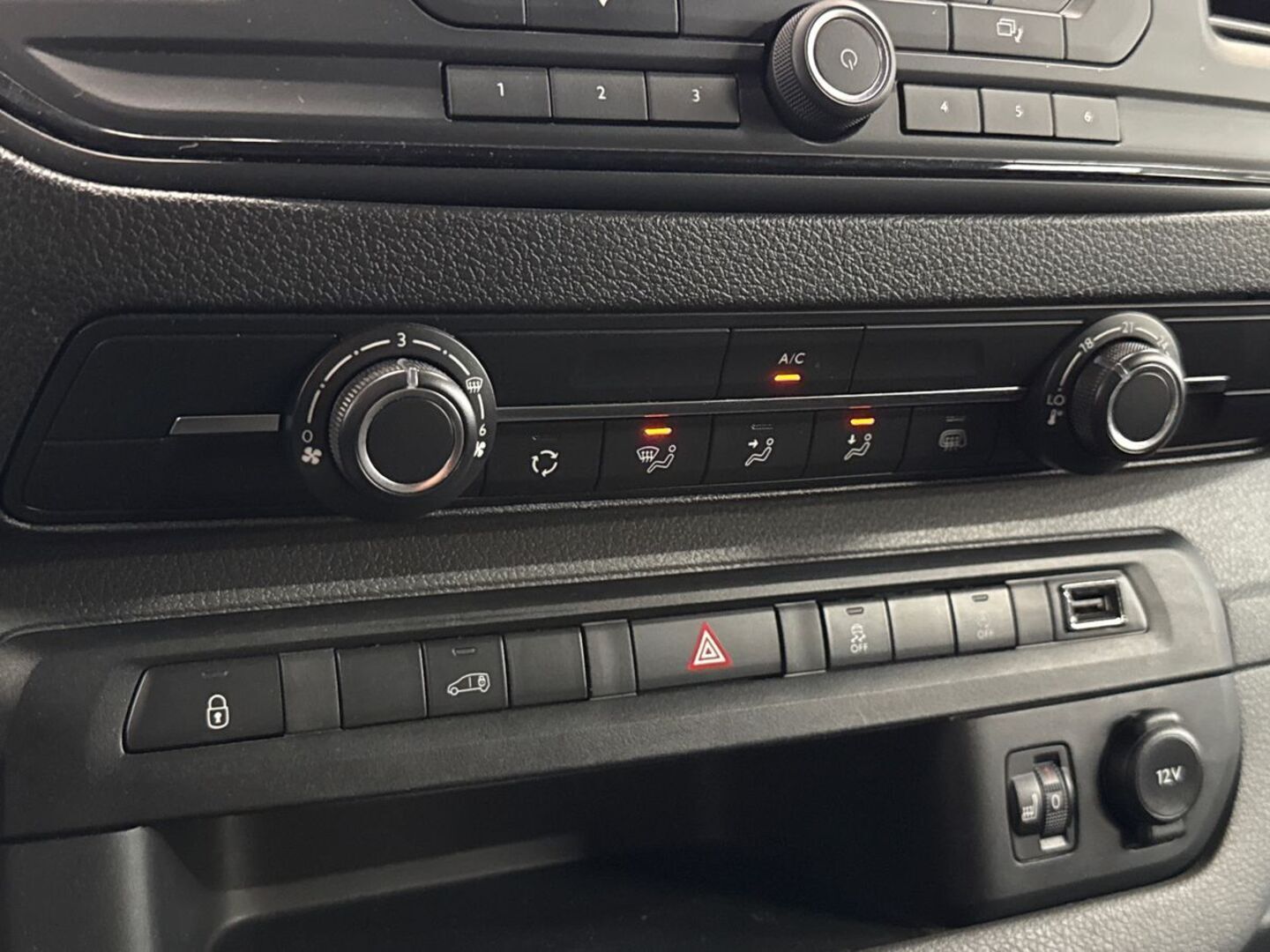 PEUGEOT Expert 18