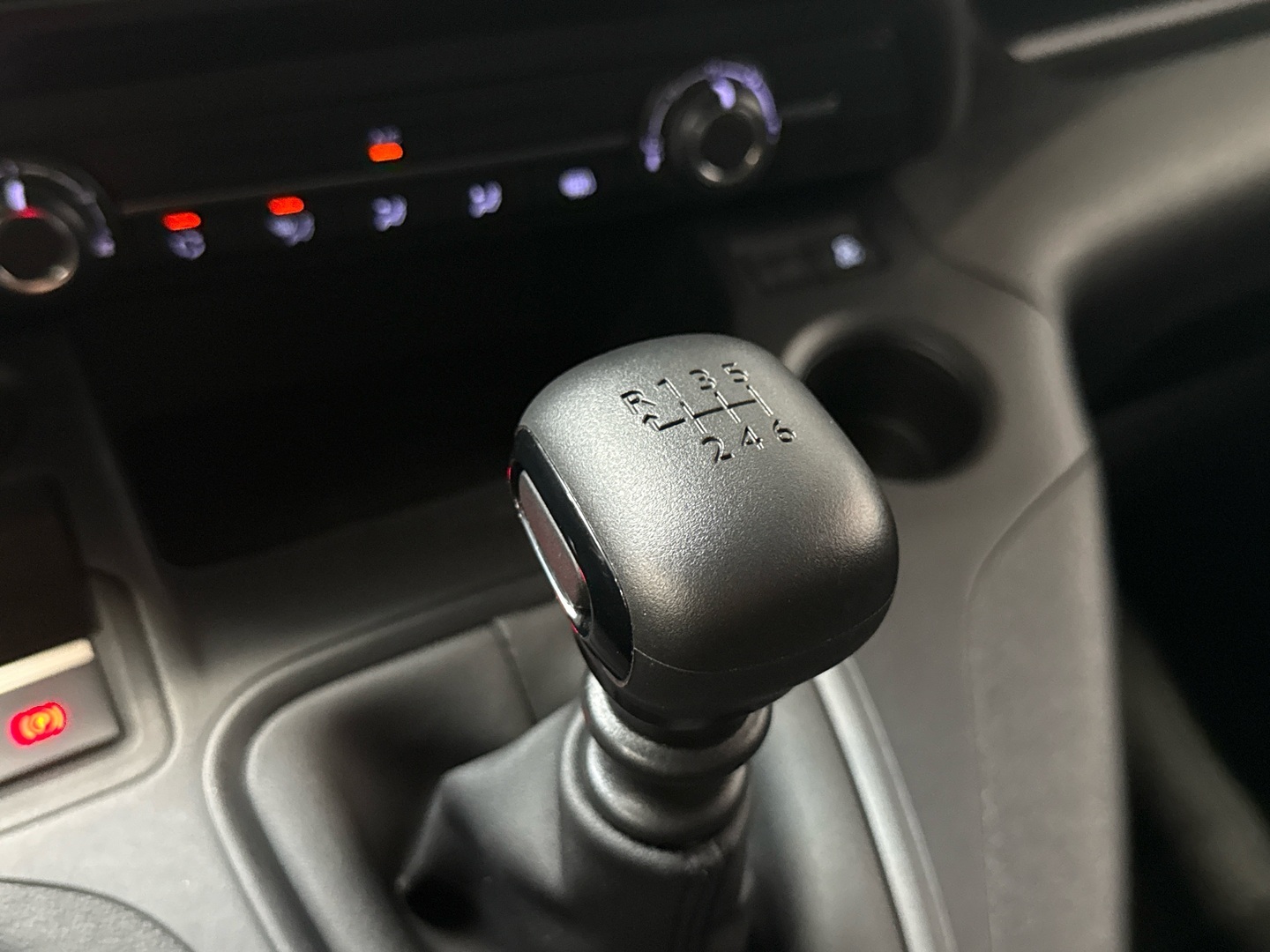 PEUGEOT Partner 2023