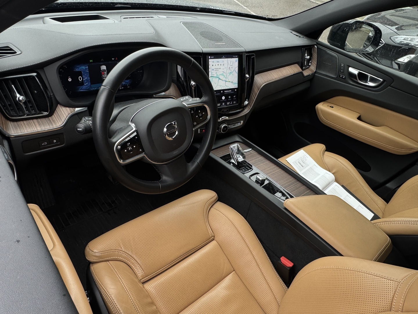 VOLVO XC60 2023