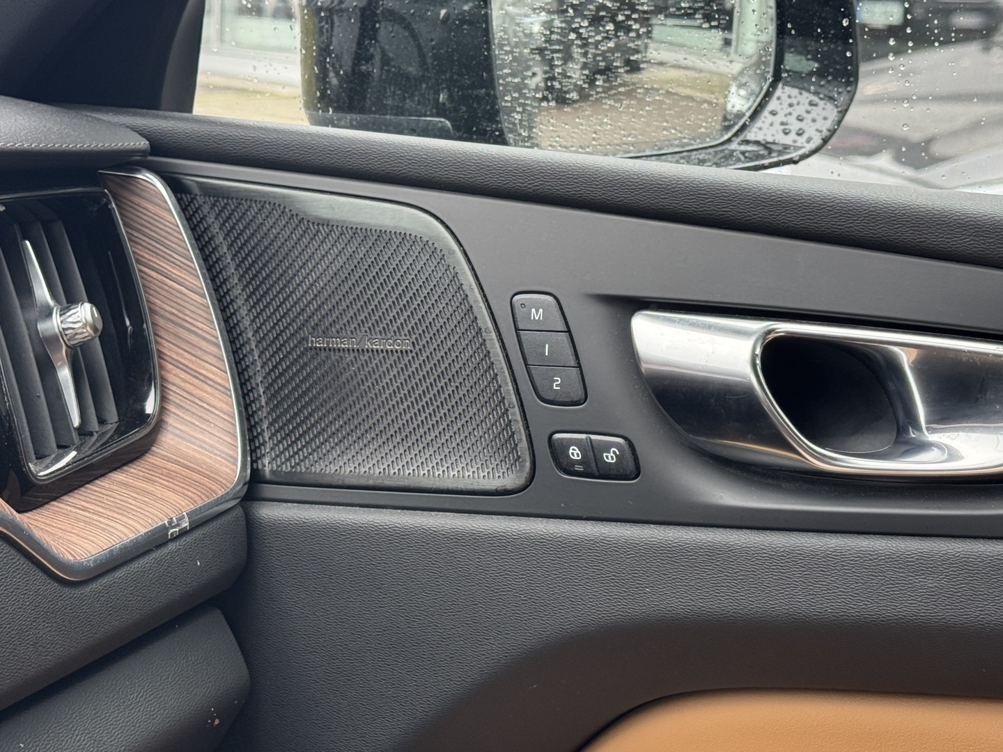 VOLVO XC60 2023