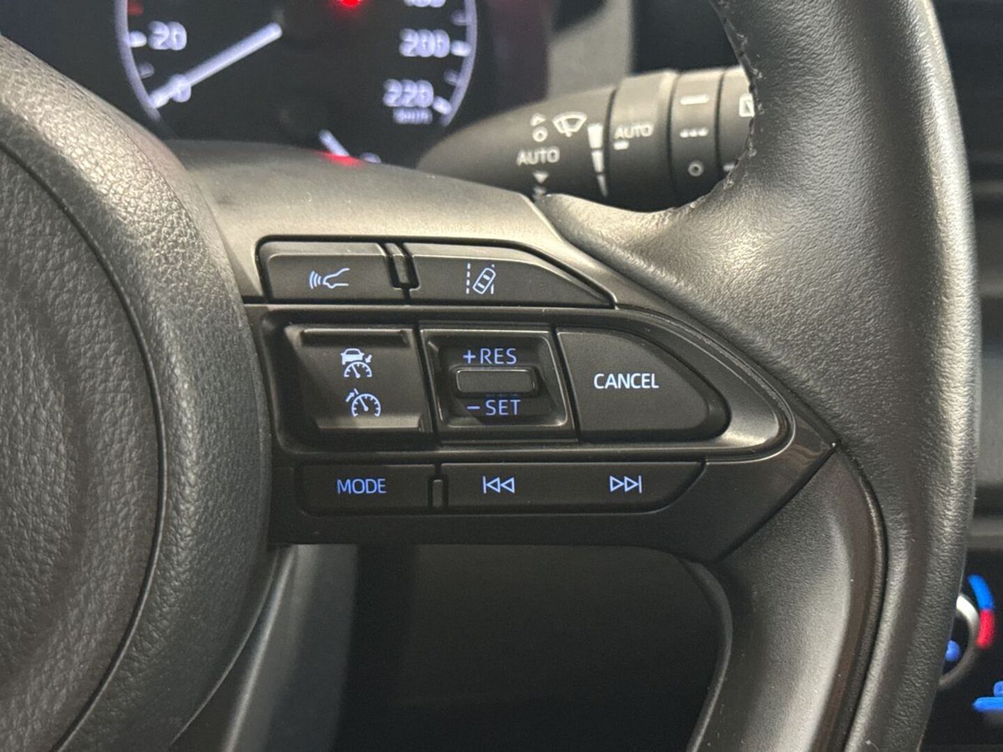 TOYOTA Yaris 2024