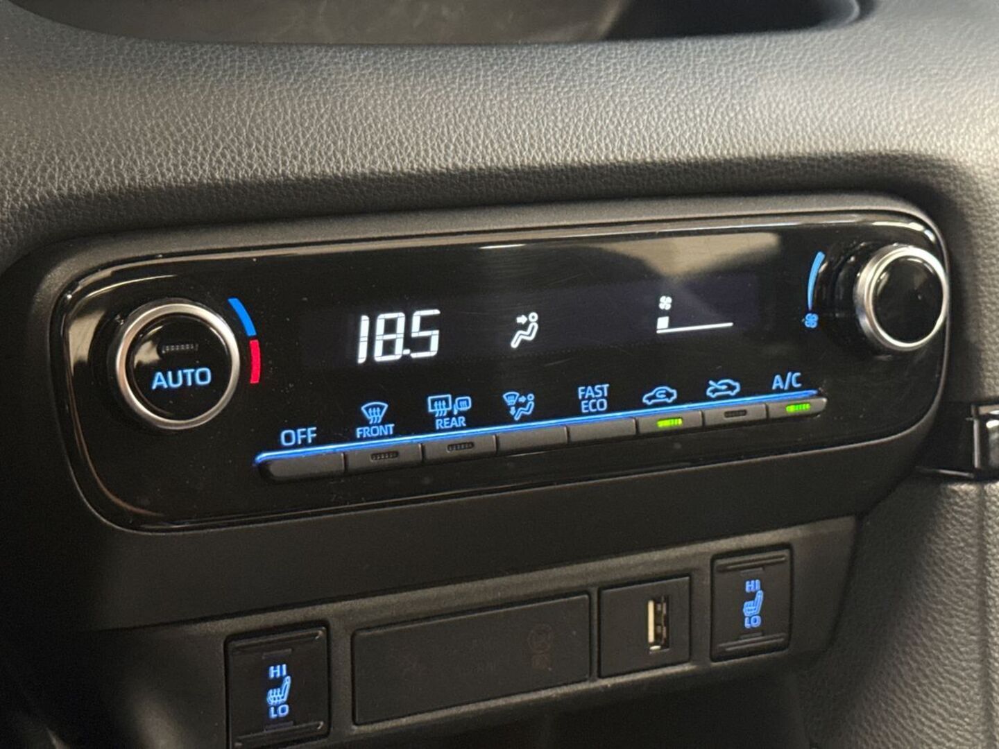 TOYOTA Yaris 2024