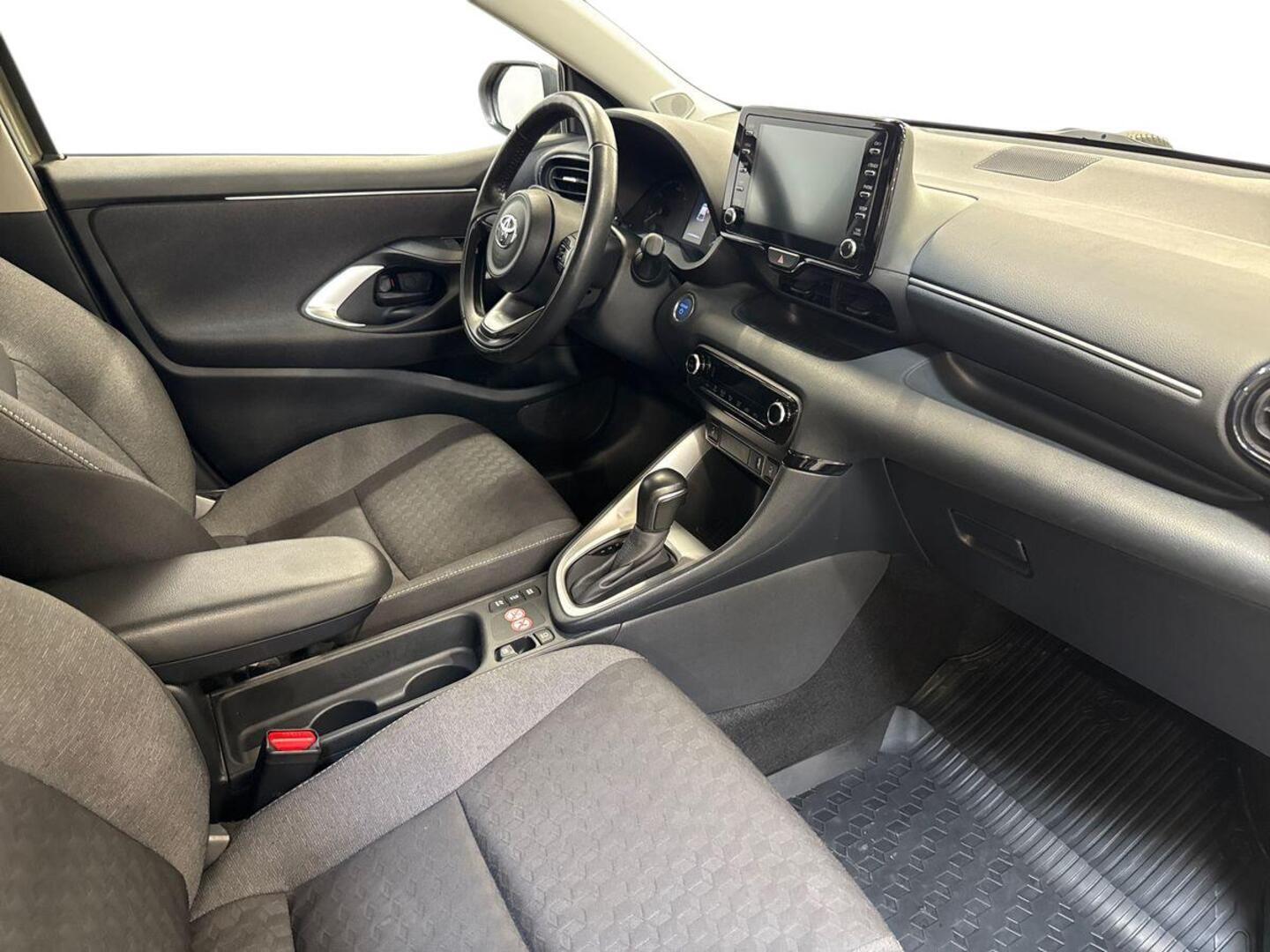 TOYOTA Yaris 2024