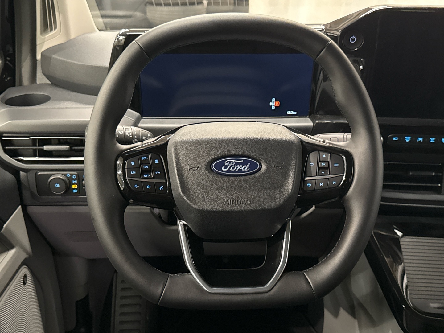 FORD Tourneo Custom 2025