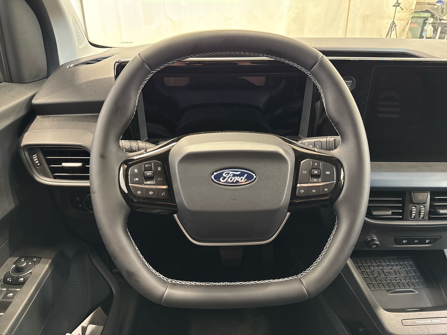 FORD Tourneo Courier 2025