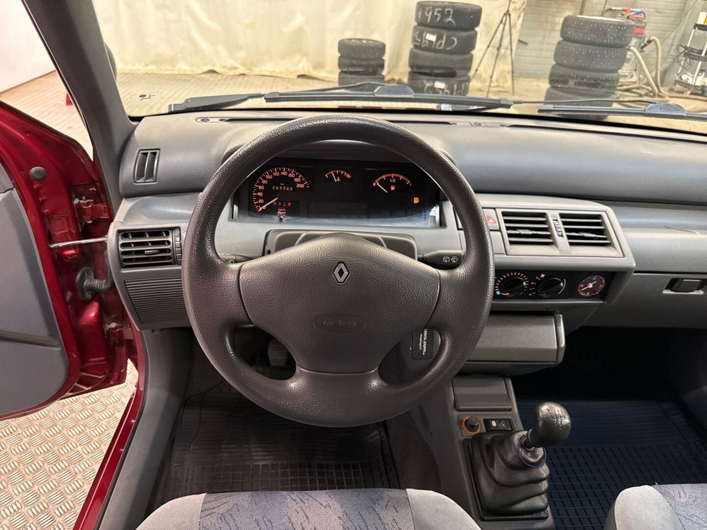 RENAULT Clio 1998