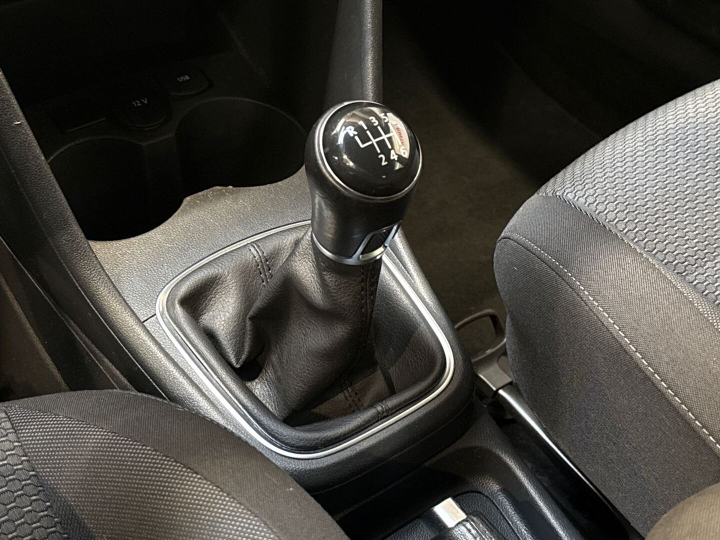 VOLKSWAGEN Polo 2014