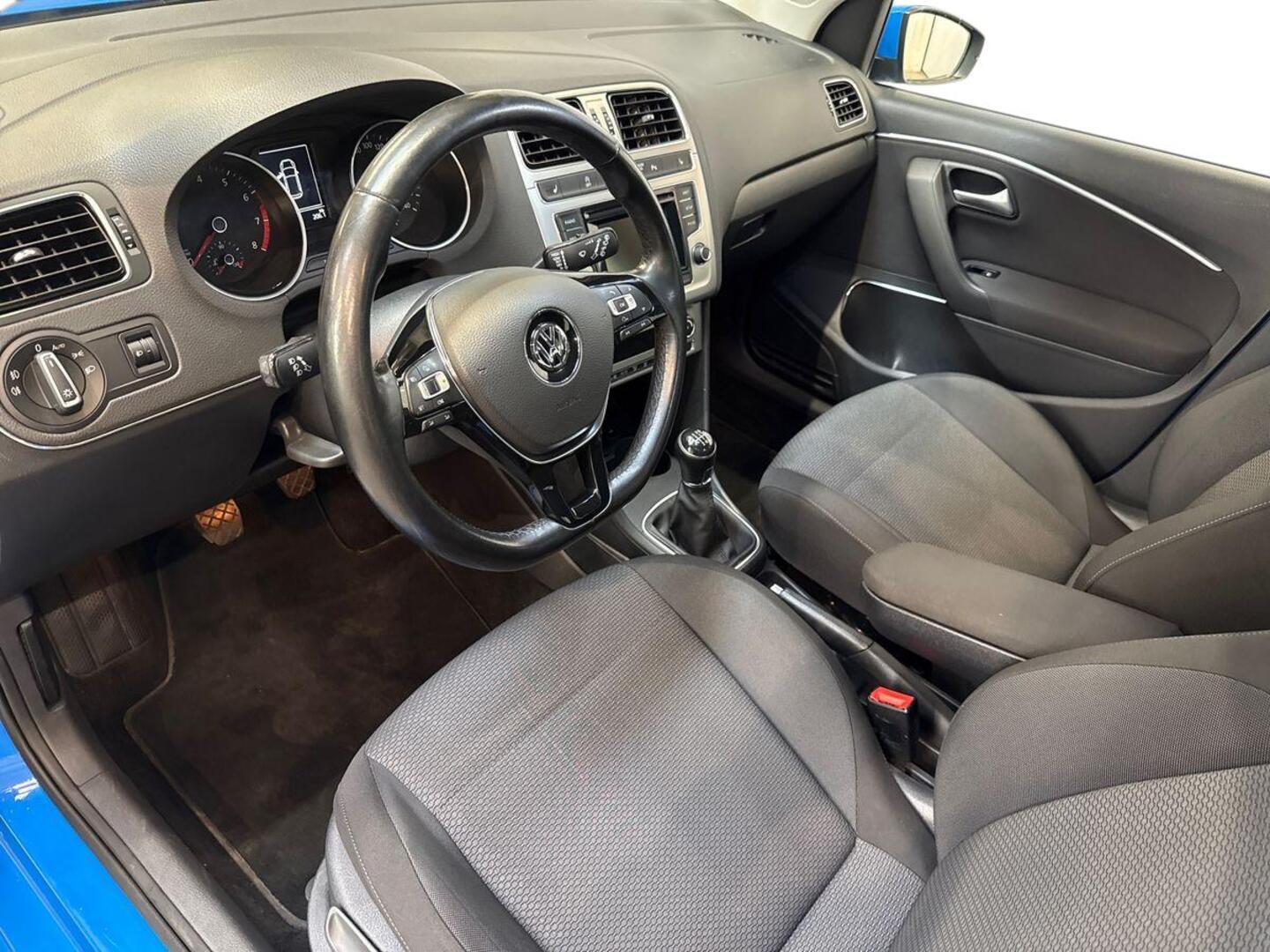 VOLKSWAGEN Polo 2014
