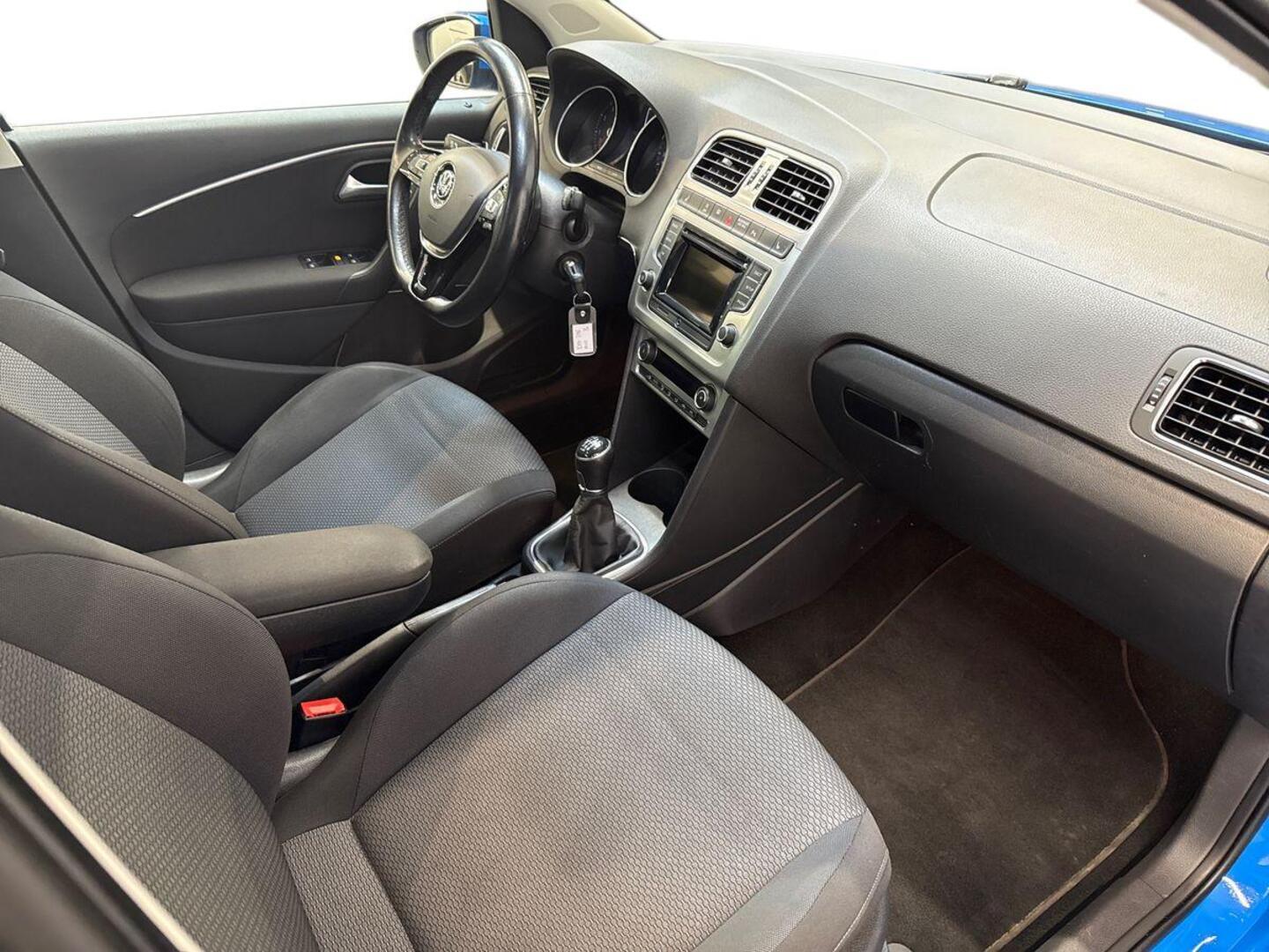 VOLKSWAGEN Polo 2014