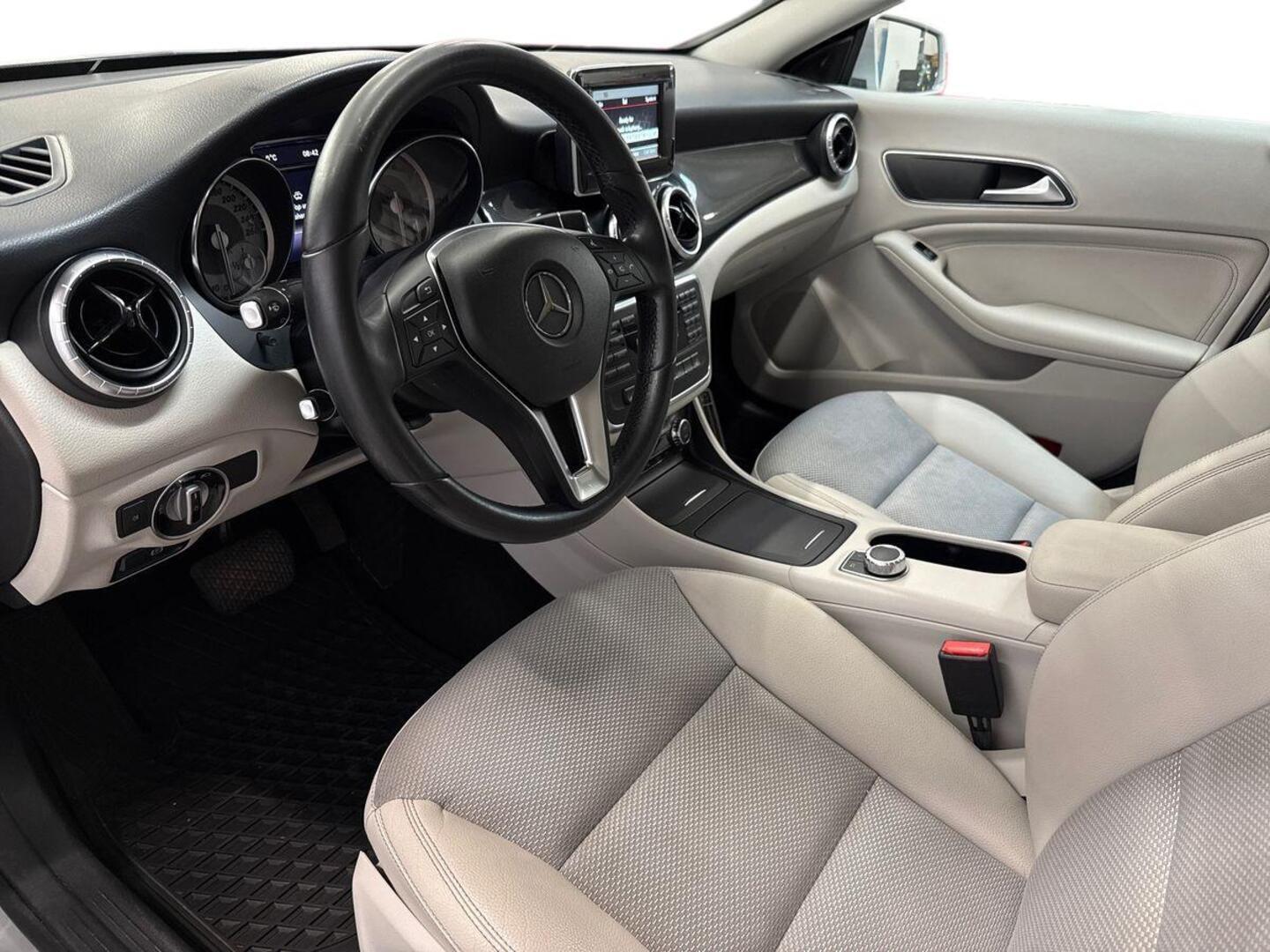 MERCEDES-BENZ CLA 2014