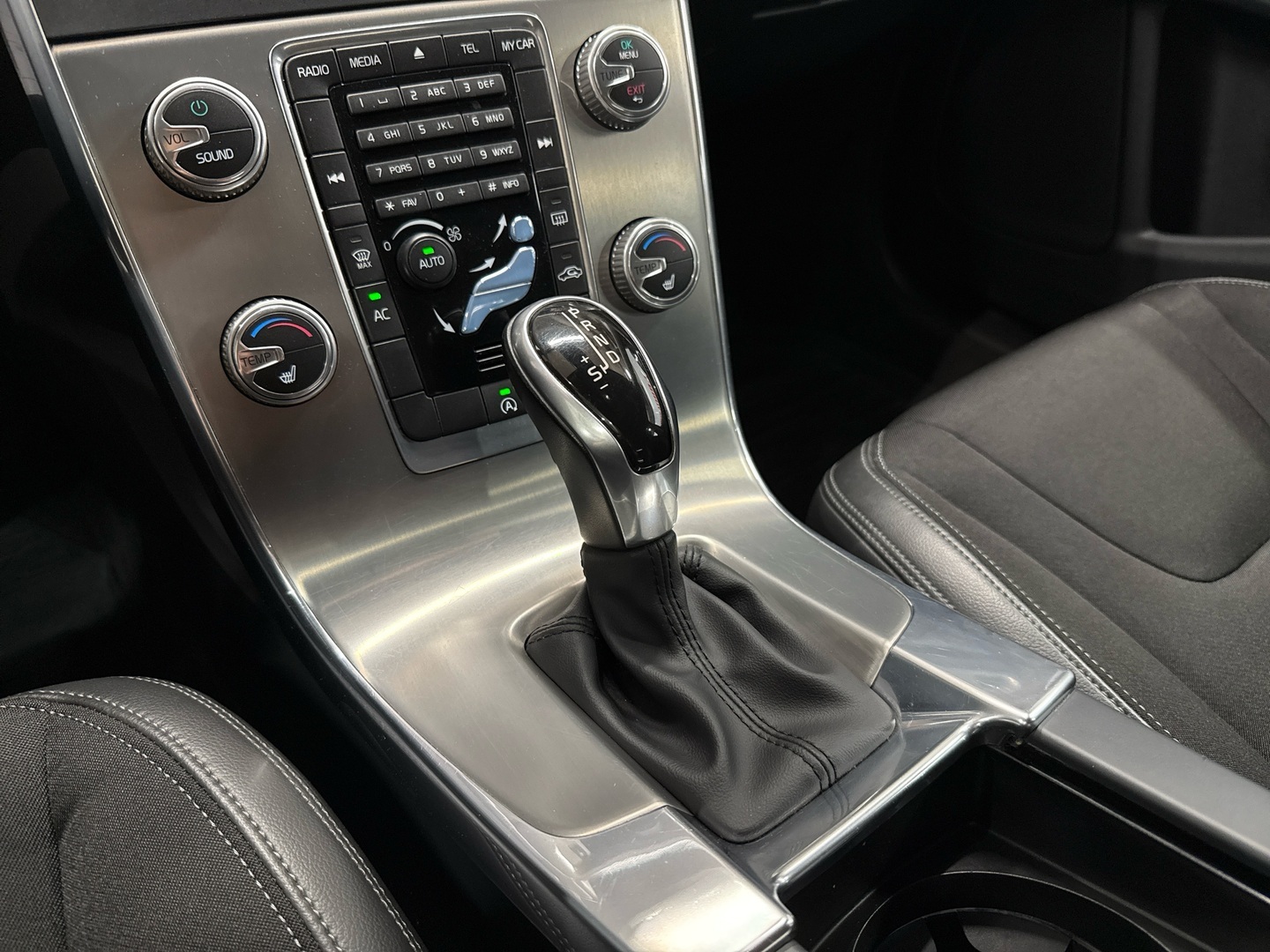 VOLVO V60 Cross Country 2016