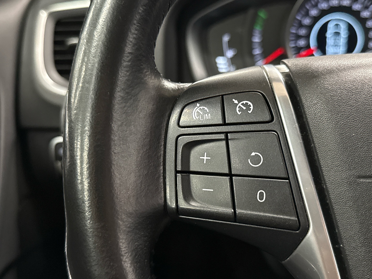 VOLVO V60 Cross Country 2016