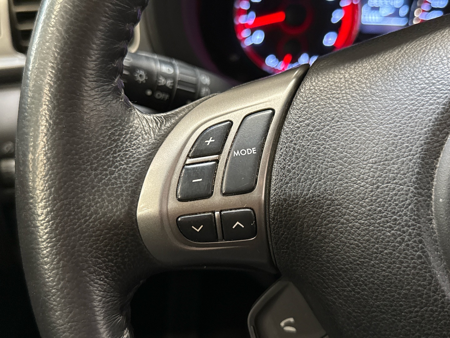 SUBARU Forester 2012