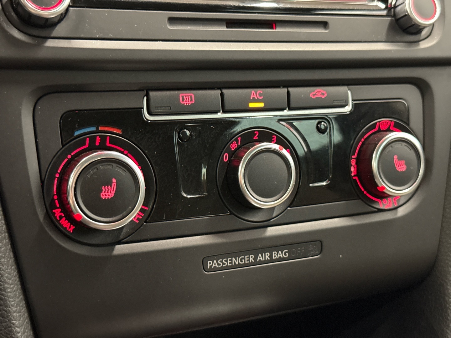 VOLKSWAGEN Golf 2012