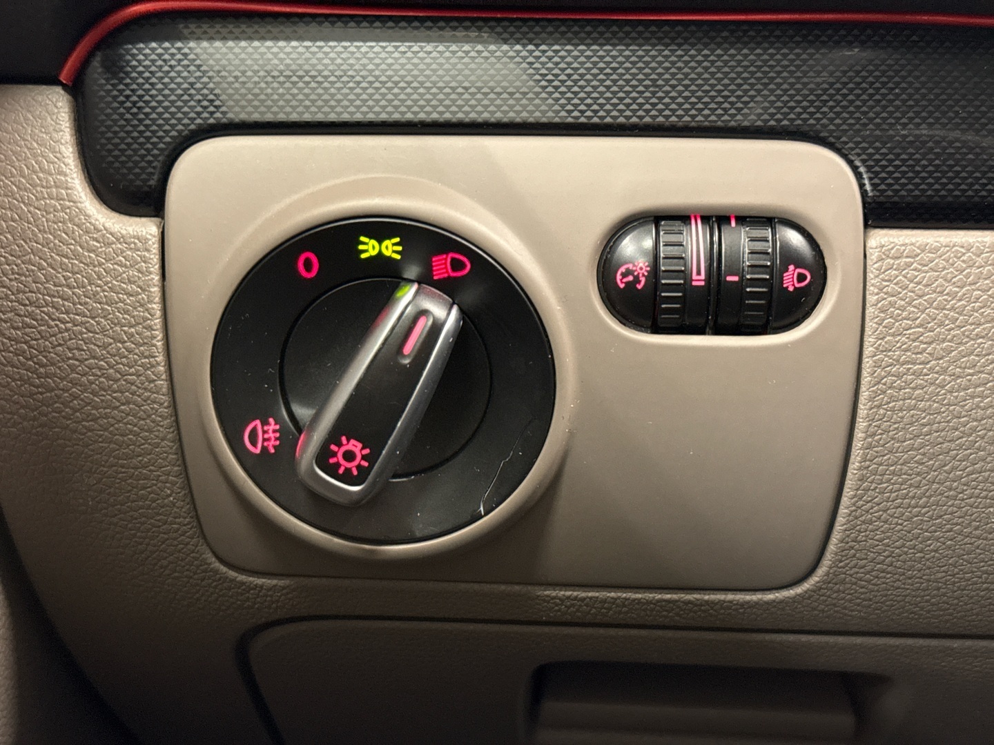 VOLKSWAGEN Golf 2012