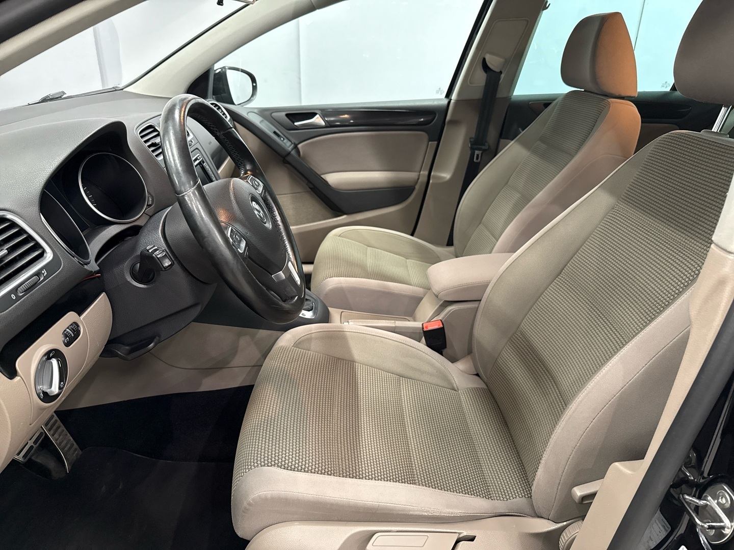 VOLKSWAGEN Golf 2012