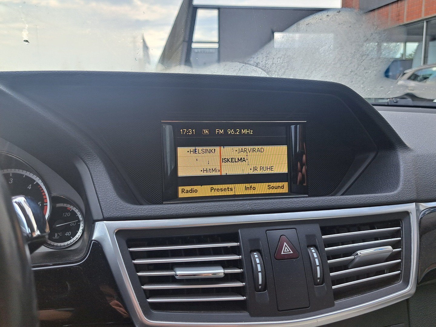 MERCEDES-BENZ E 2012
