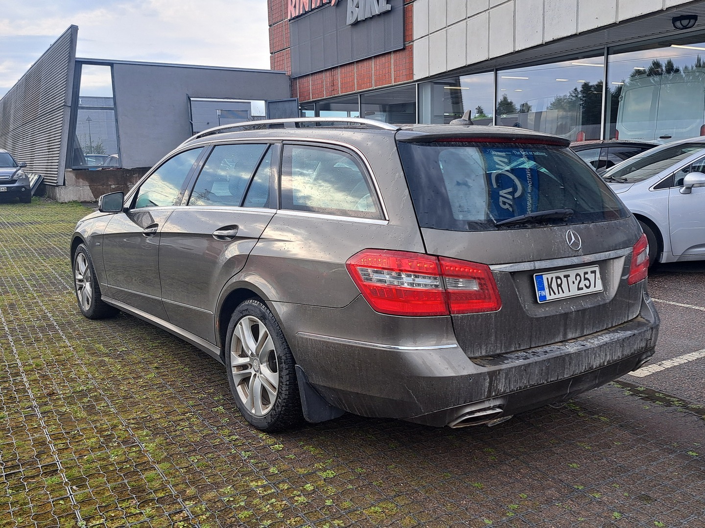 MERCEDES-BENZ E 2012