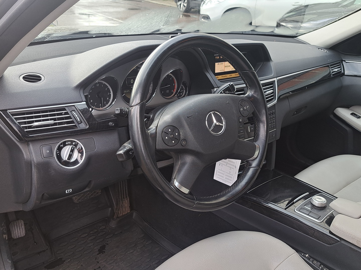 MERCEDES-BENZ E 2012