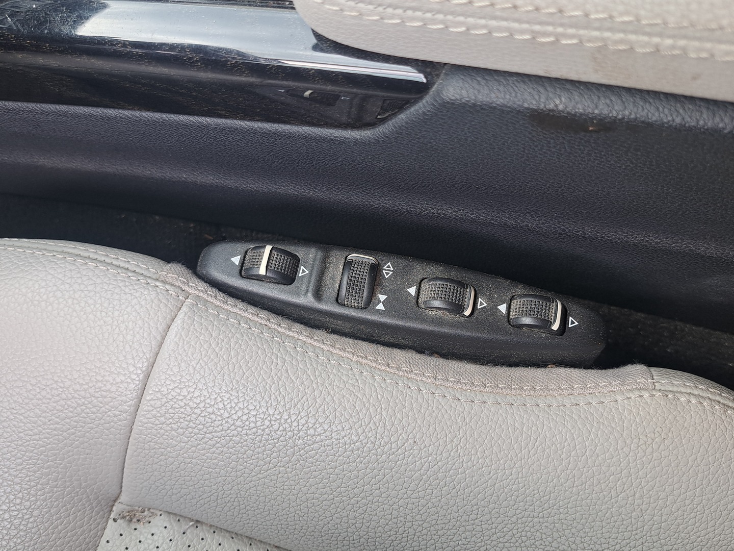 MERCEDES-BENZ E 2012