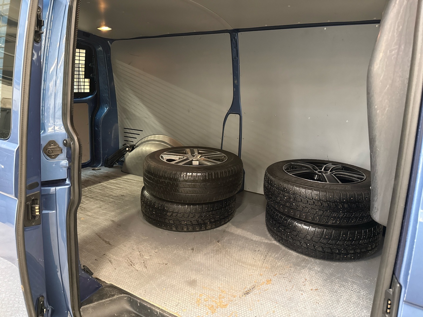 VOLKSWAGEN Transporter 2017