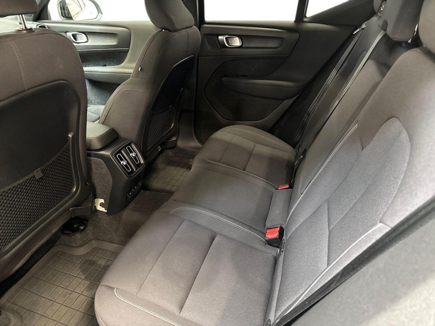 VOLVO XC40 2023