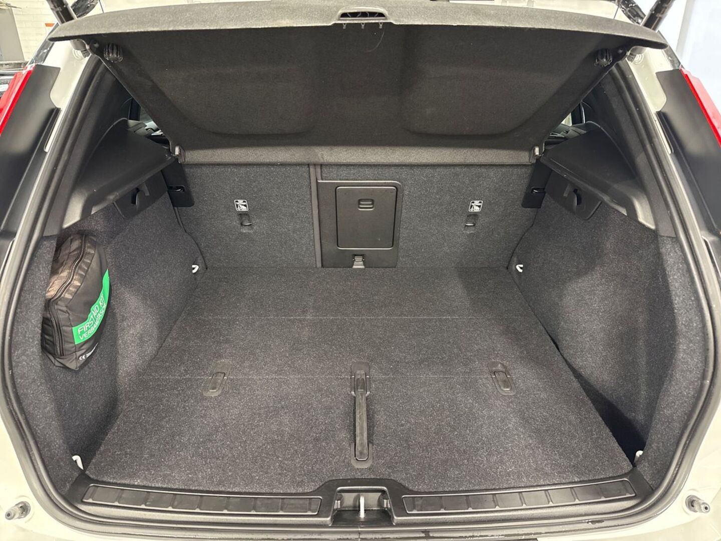 VOLVO XC40 2023