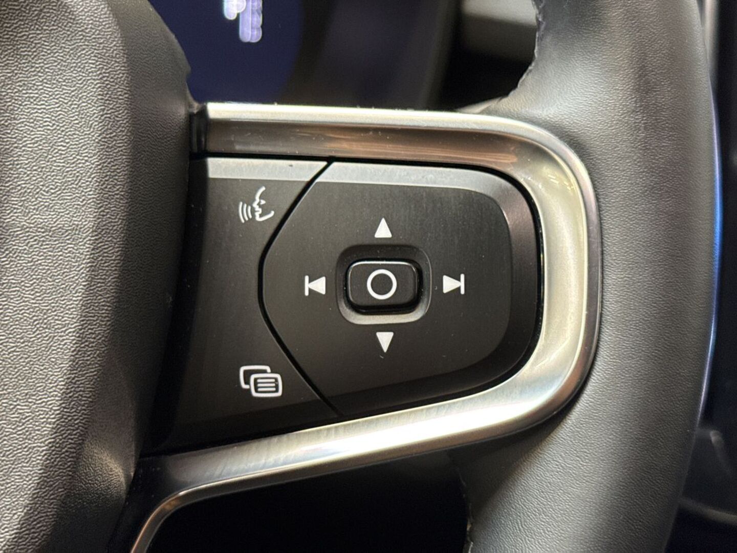 VOLVO XC40 2023