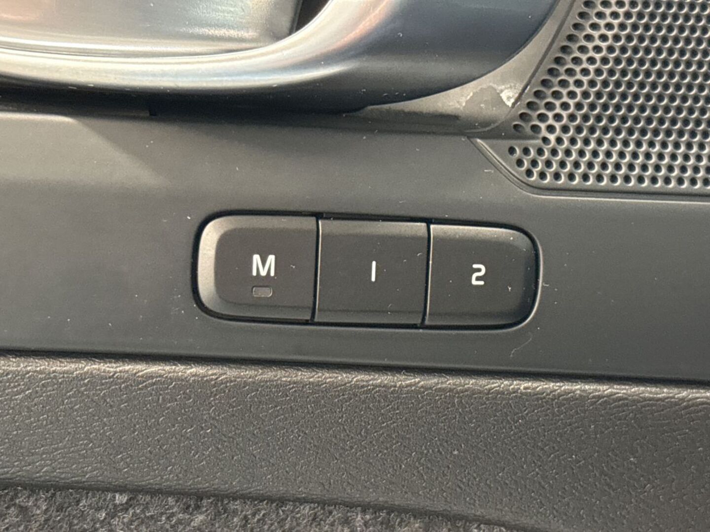 VOLVO XC40 2023