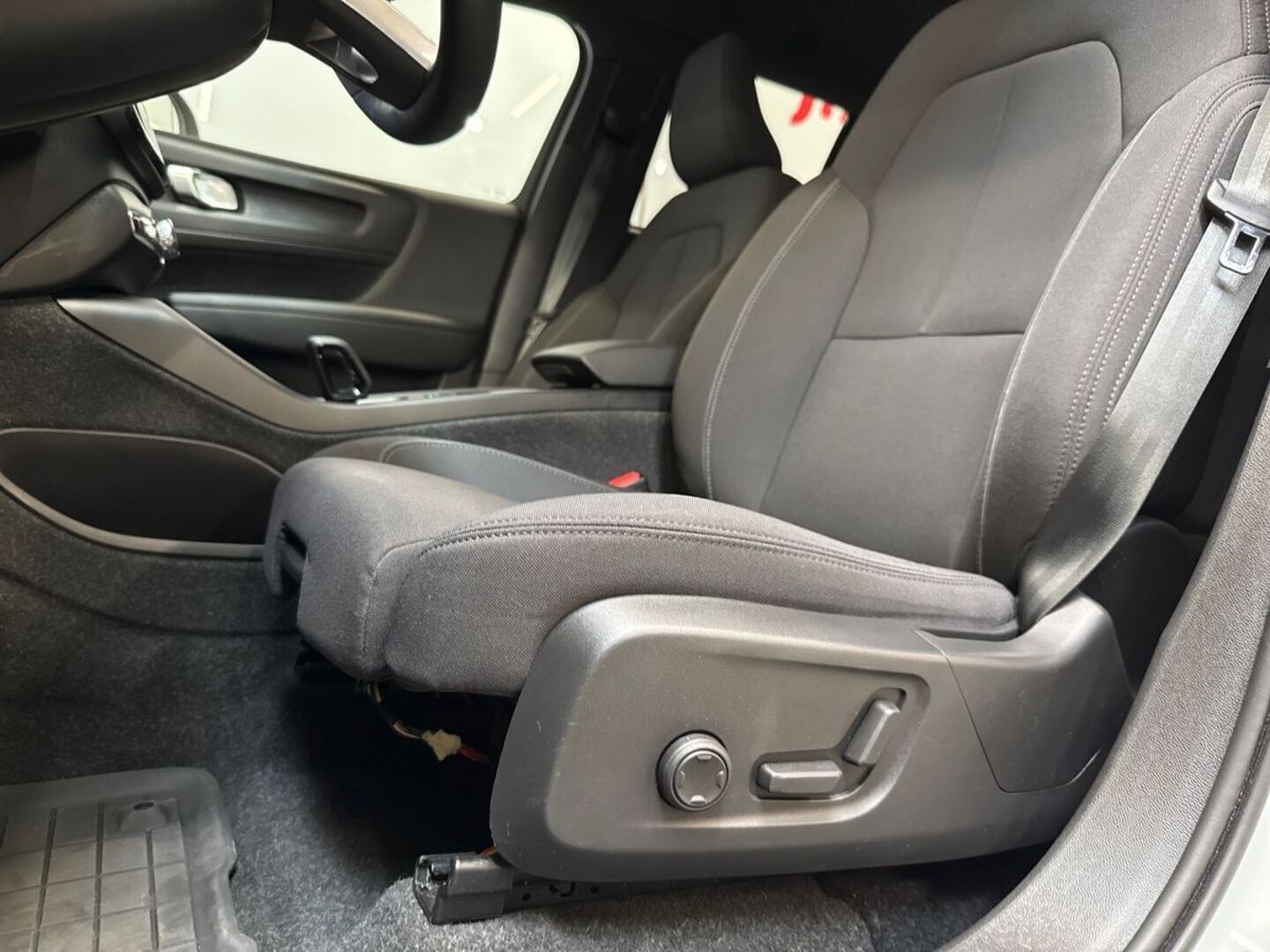 VOLVO XC40 2023