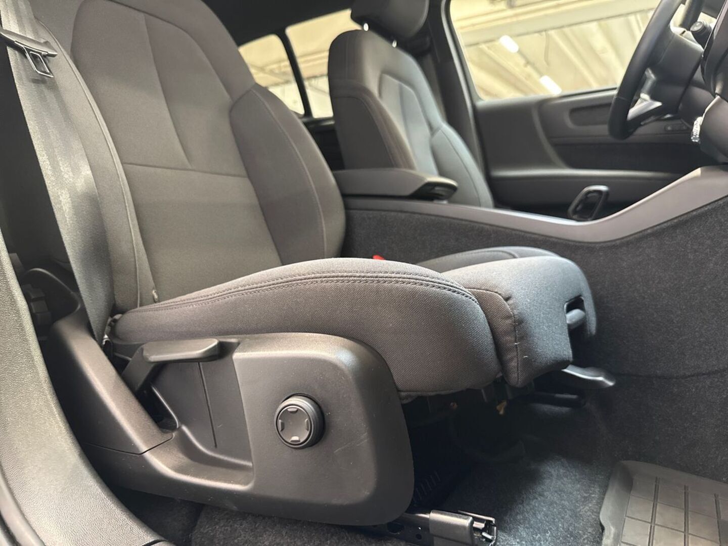 VOLVO XC40 2023