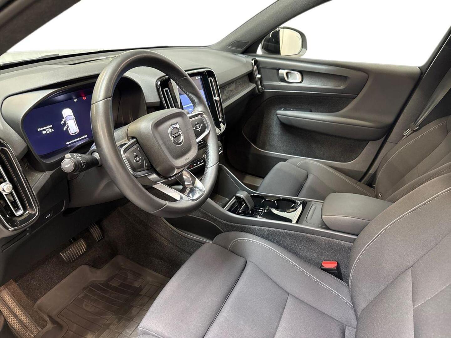 VOLVO XC40 2023