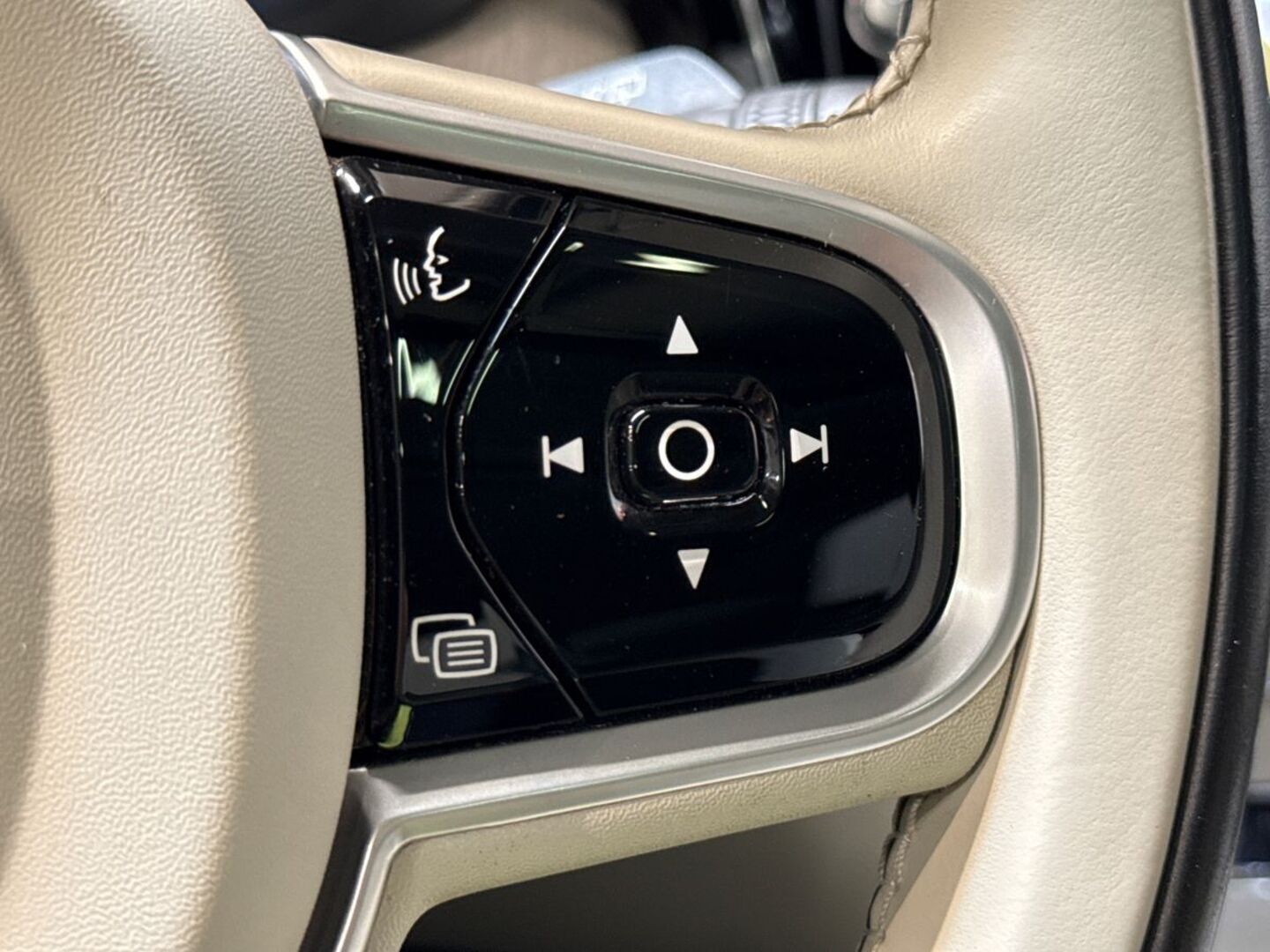 VOLVO XC60 2021