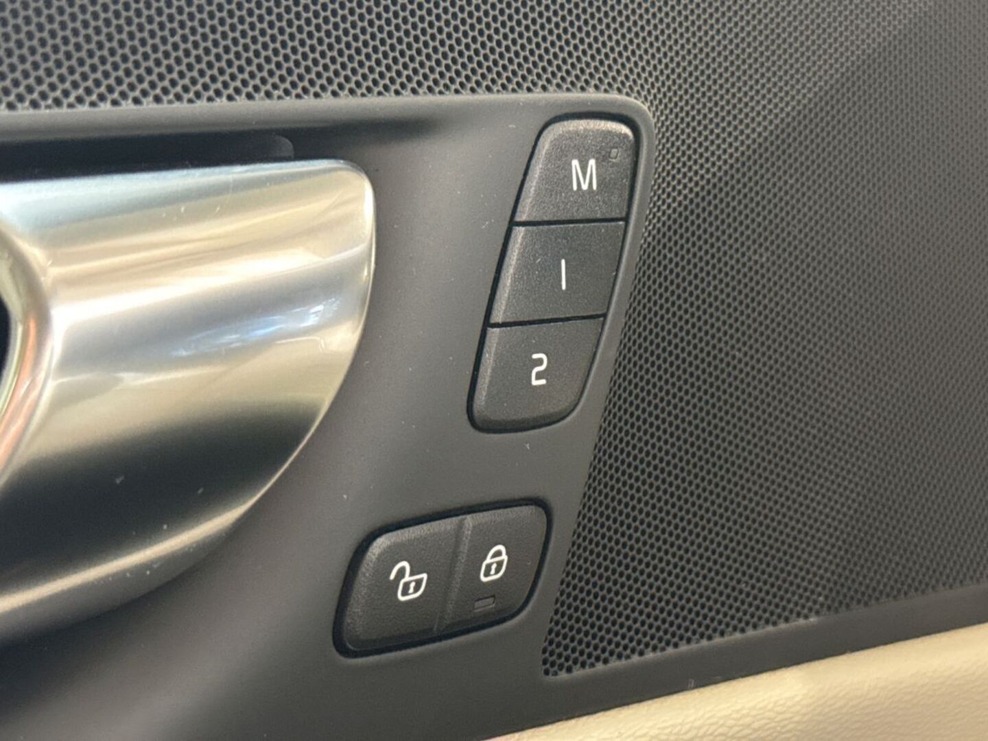VOLVO XC60 2021