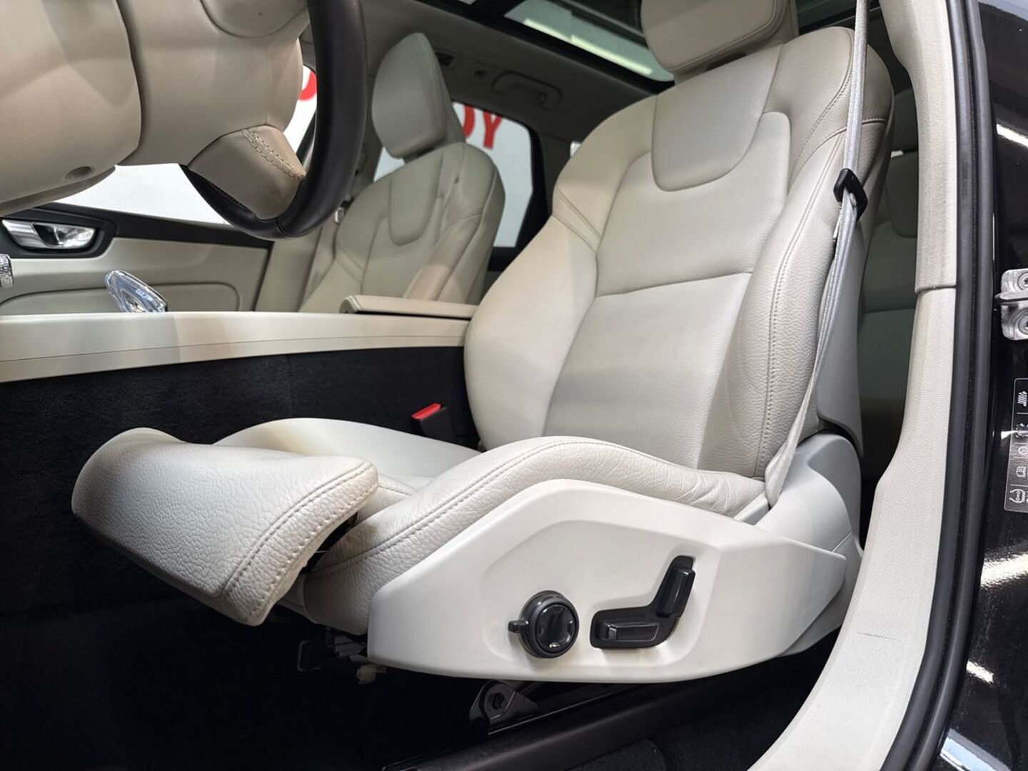 VOLVO XC60 2021