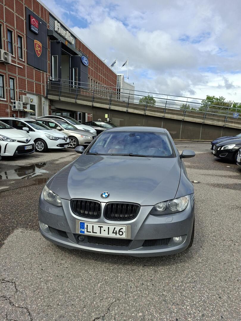 BMW 330 2007