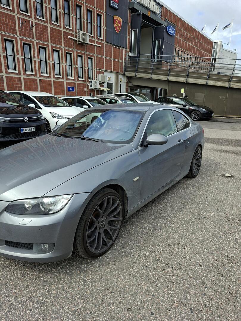 BMW 330 2007