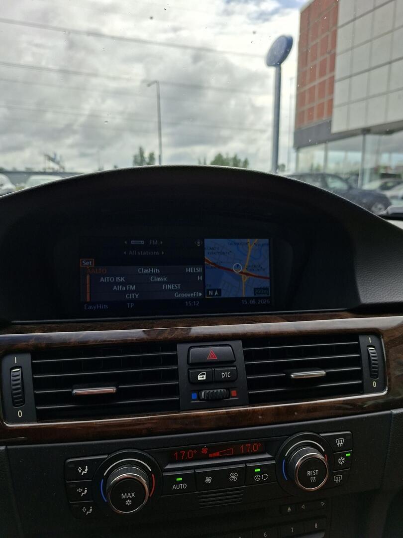 BMW 330 2007