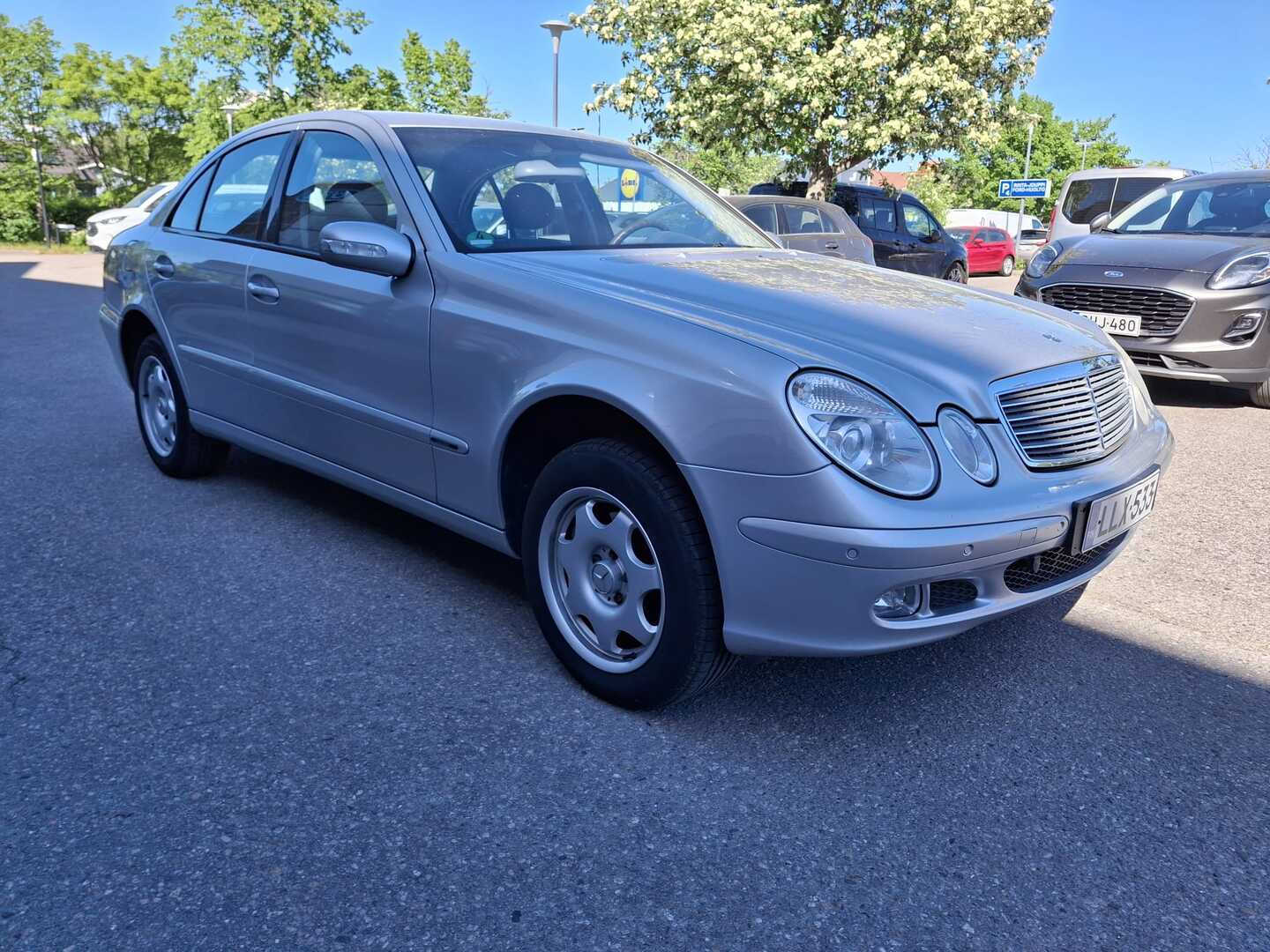 MERCEDES-BENZ E 2004