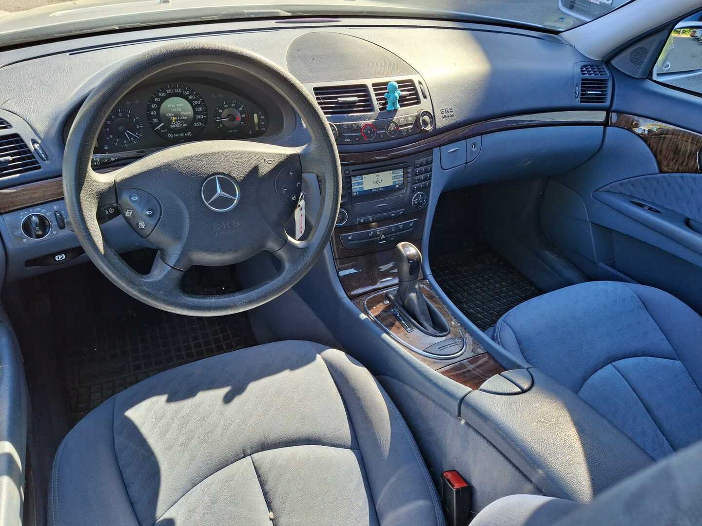 MERCEDES-BENZ E 2004