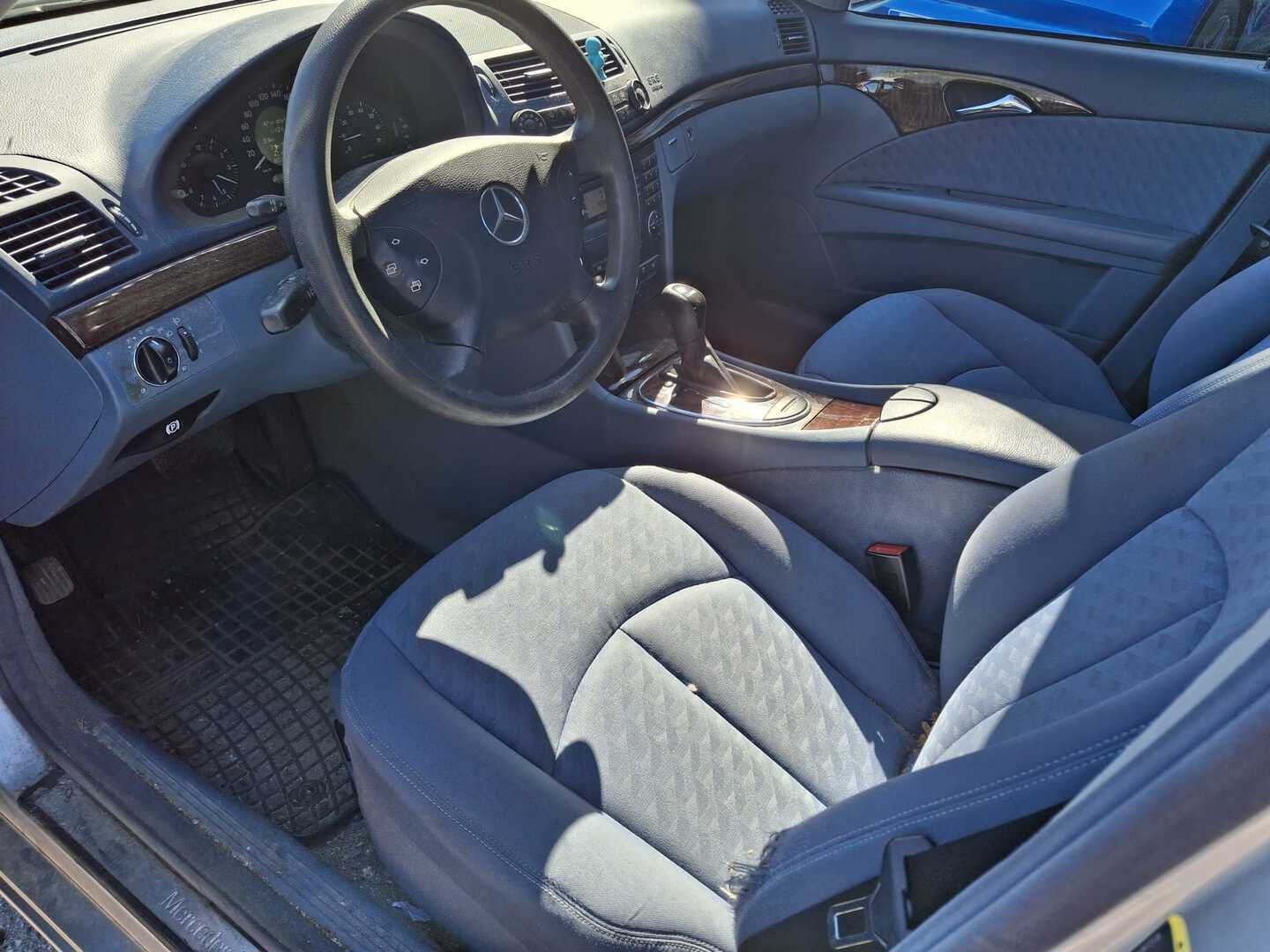 MERCEDES-BENZ E 2004